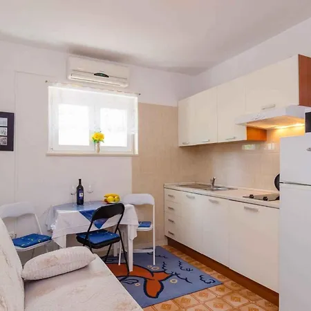 Apartman One-bedroom In Iv